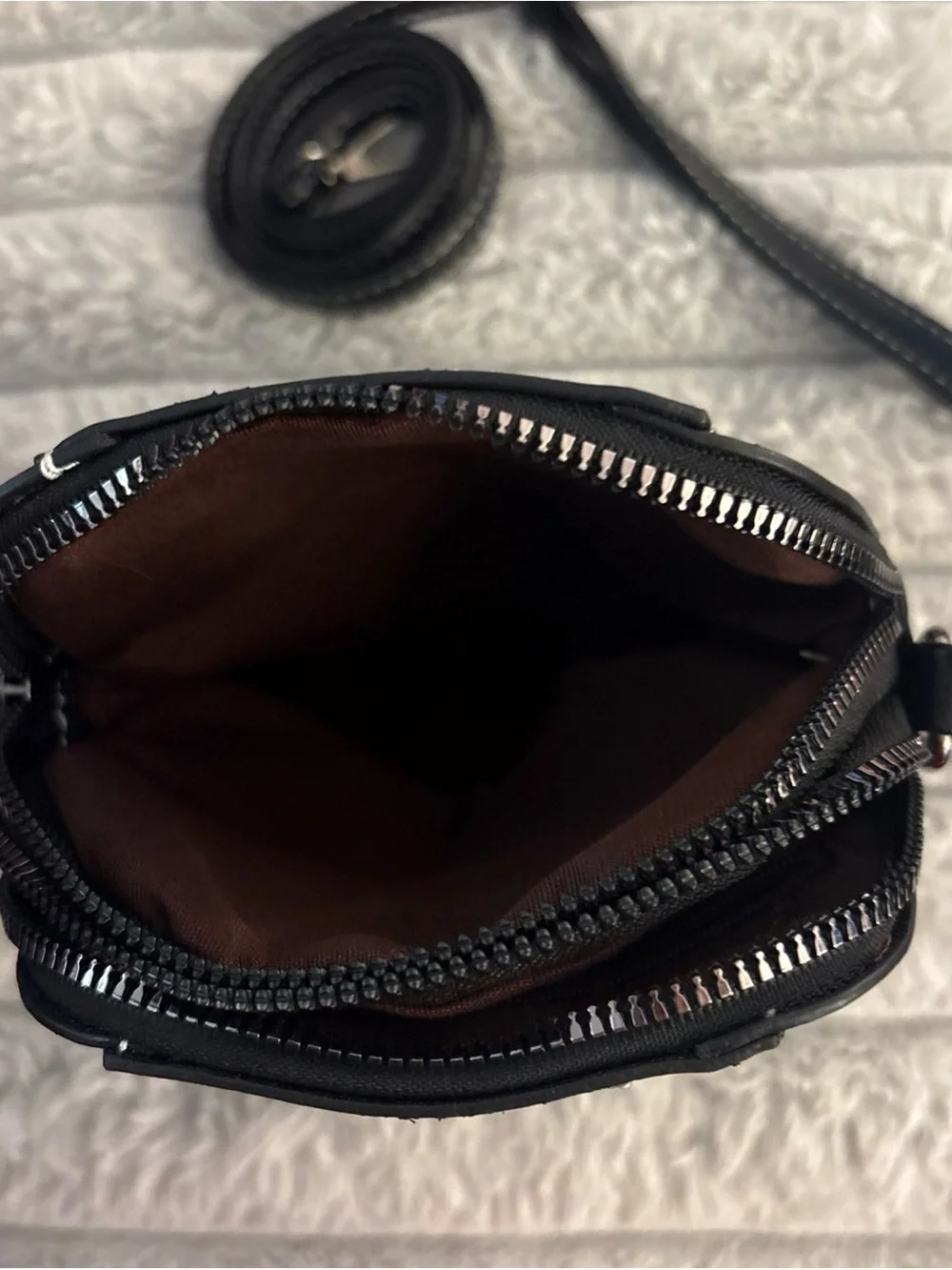 The Unbranded Brand sleek black